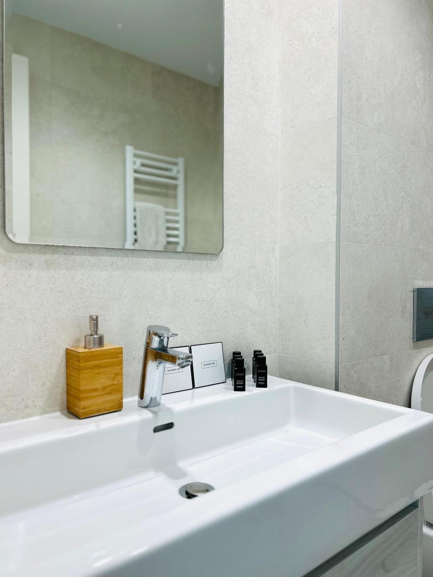 Luxury Waterfront View - BW Apartment River View Belgrado Esterno foto